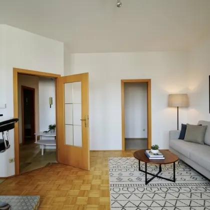 Schöne Altbau Dachgeschosswohnung in bester Lage - Bild 2