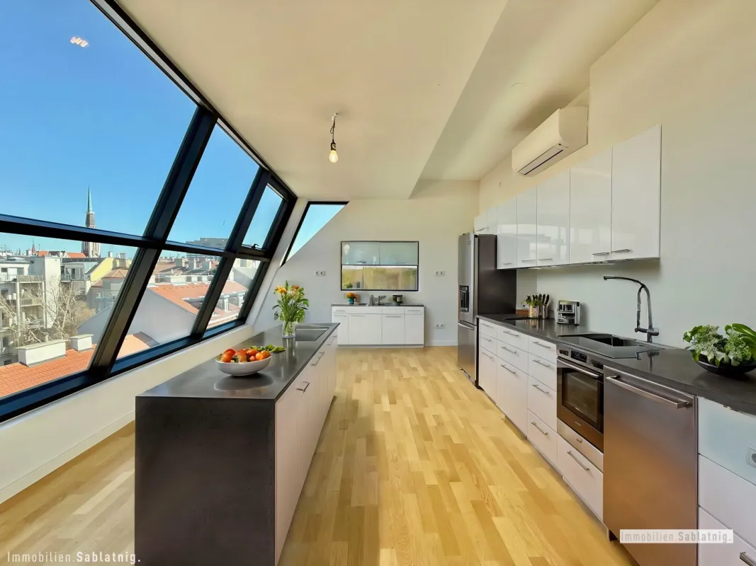 TRAUMHAFT - MODERN & STILVOLL! Traumhafte DG-Wohnung mit 2 Terrassen im Herzen von Wien! - Bild 1