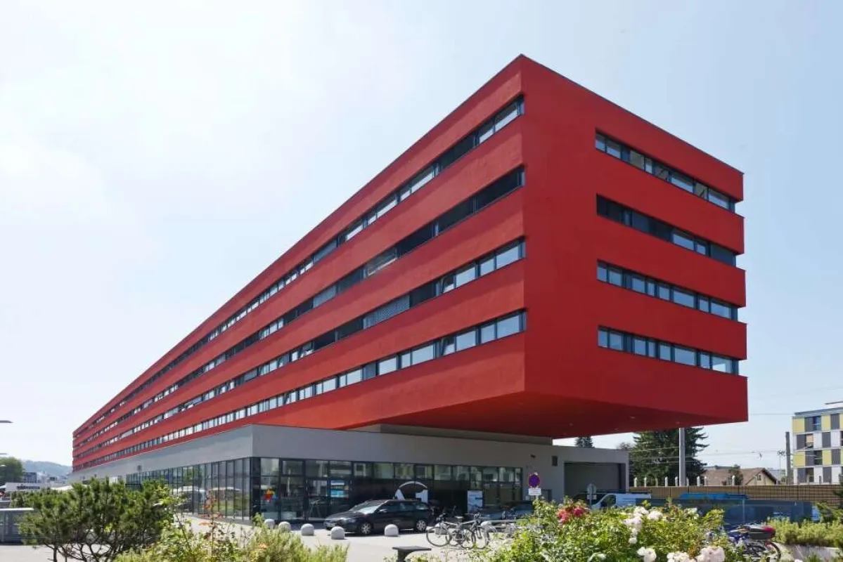 Helle Büro- und Geschäftsfläche mit großer Glasfront - IQ Center Salzburg/ Itzling - Bild 1