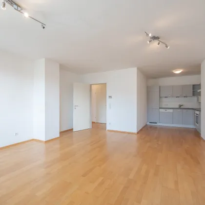 ++NEU++ Tolle 2-Zimmer Dachgeschosswohnung mit Balkon u. Loggia, tolle LAGE in 1080! - Bild 3