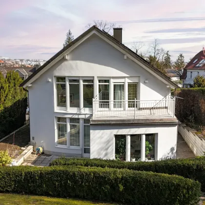 RESIDIEREN BEIM ROTEN BERG II GARAGE II SAUNA II NEUE PV-ANLAGE II 6 ZIMMER II 4 BÄDER II 54m² WOHNZIMMER MIT KAMIN II 2 TERRASSEN II BALKON II GARTEN II GROSSER KELLER - Bild 3