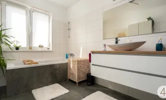 Exquisite Dachgeschoßwohnung mit Balkon in Strasshof !