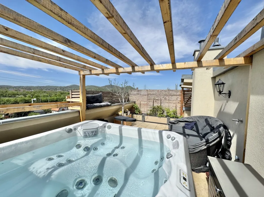TOP MODERNE DG-WOHNUNG MIT DACHTERRASSE + WHIRLPOOL - Bild 1