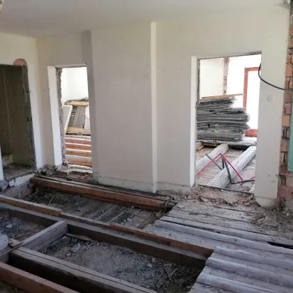 K3 - Entkerntes Haus mit Umbaugenehmigung und Garten - Bild 2