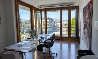 Helle und moderne Bürofläche im Business Boulevard