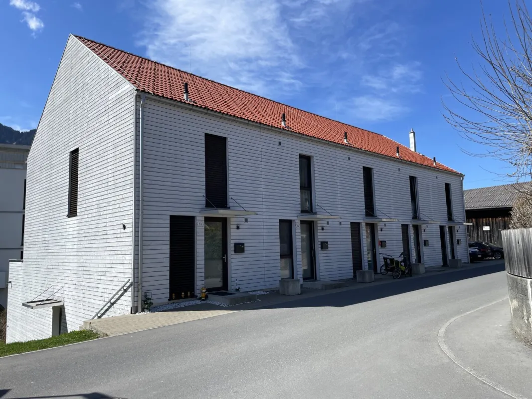 Familientraum! Reihenhaus mit Balkon in ruhiger Lage mit traumhaftem Bergblick - Bild 1