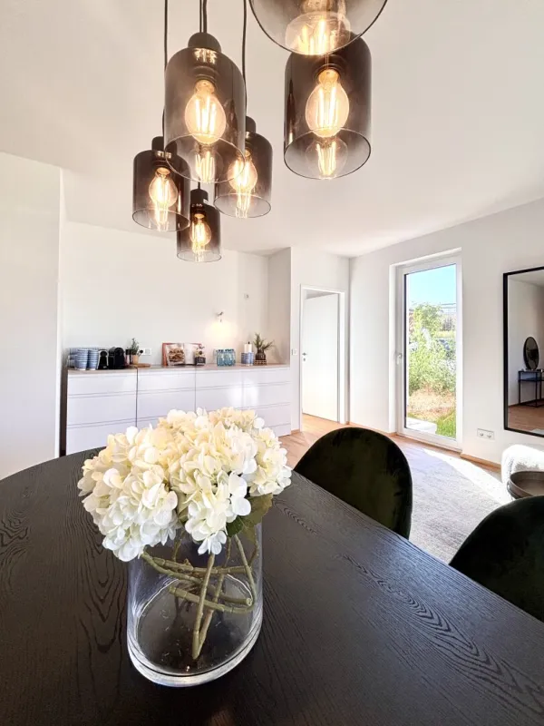 PROVISIONSFREI! Lichtdurchflutete 3-Zimmer-Gartenwohnung | Loggia, Terrasse & Garten - Bild 1