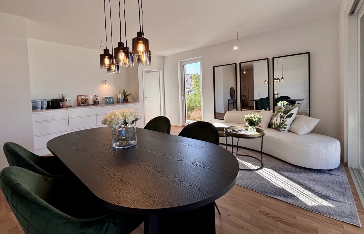 PROVISIONSFREI! Großzügige 4-Zimmer-Wohnung mit Sonnenbalkon & Stil - Bild 1