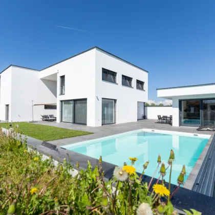 Stilvolle Villa mit architektonischen Details in Seenähe - Bild 2