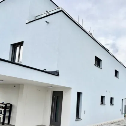 Moderne Doppelhaushälfte mit 2 Terrassen ,Eigengarten und Stellplatz in Bestlage von Gerasdorf / Oberlisse! - Bild 2
