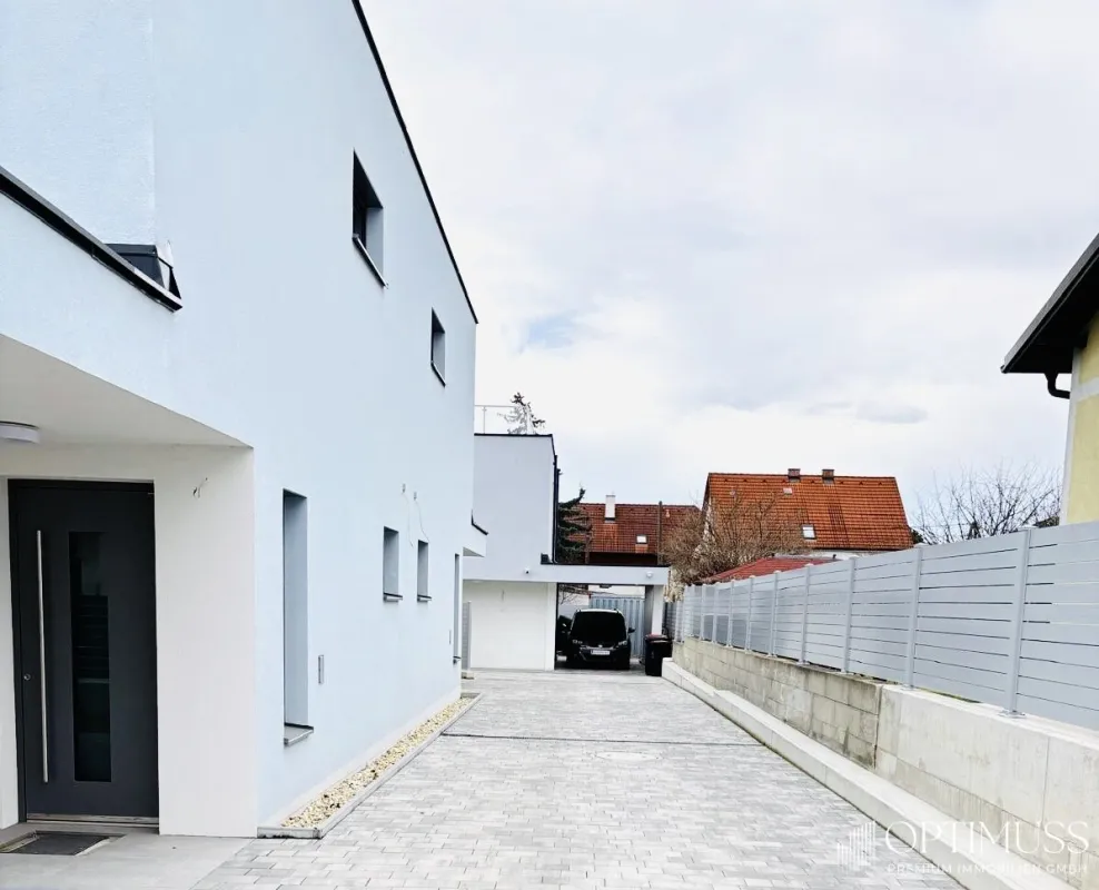 Moderne Doppelhaushälfte mit 2 Terrassen ,Eigengarten und Stellplatz in Bestlage von Gerasdorf / Oberlisse! - Bild 1