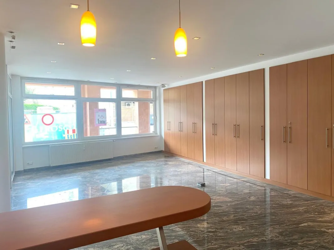 Wunderschönes, helles, modernes Büro/Praxis im Zentrum von Wattens - Bild 1