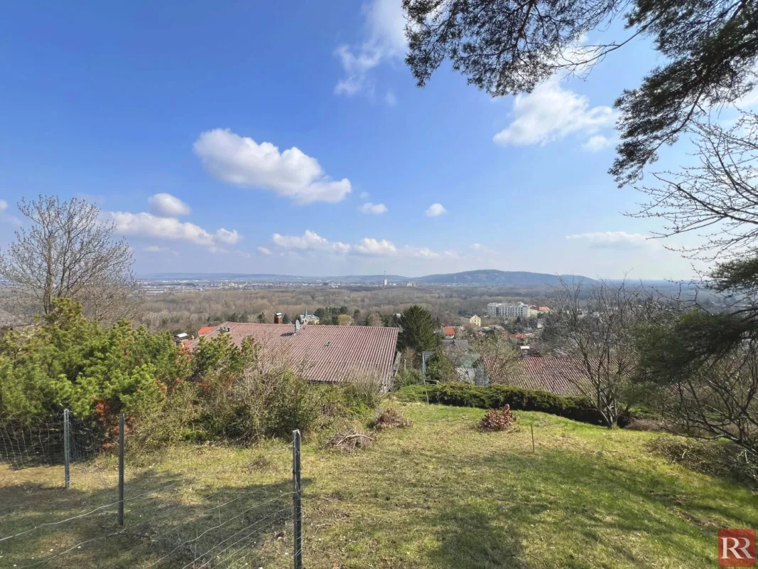 Sonniges Baugrundstück mit traumhaften Fernblick - Bild 1