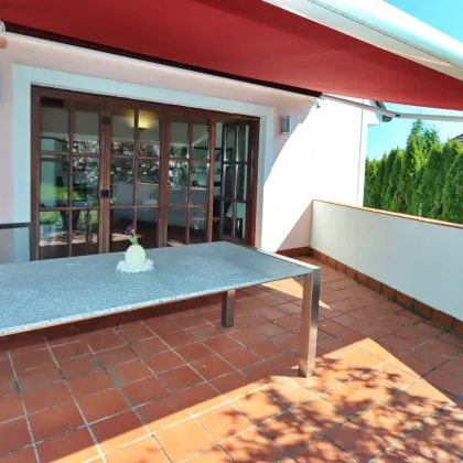 GEPFLEGTE VILLA MIT UNVERBAUBAREN AUSBLICK - Bild 3