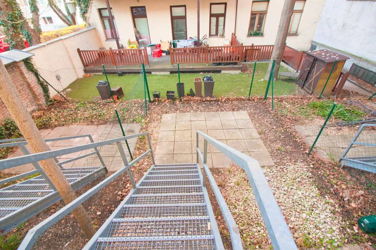 Ruhige Garten-Altbau-Wohnung | Fernwärme | Top Lage direkt neben U-Bahn - Bild 1