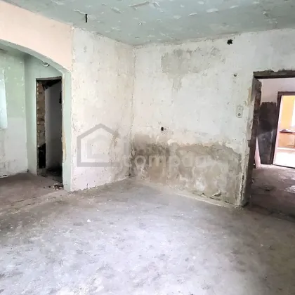 Charmantes Sanierungsobjekt mit großem Grundstück im Herzen von Preding - Bild 3