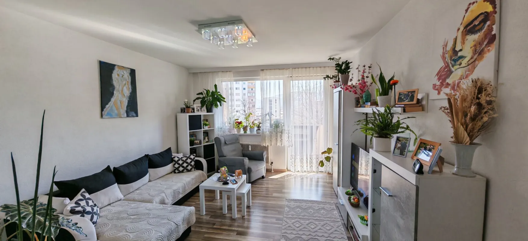 Neu: Großzügige 2-Zimmer-Wohnung in Stadtnähe (Neu-Rum) - Bild 1