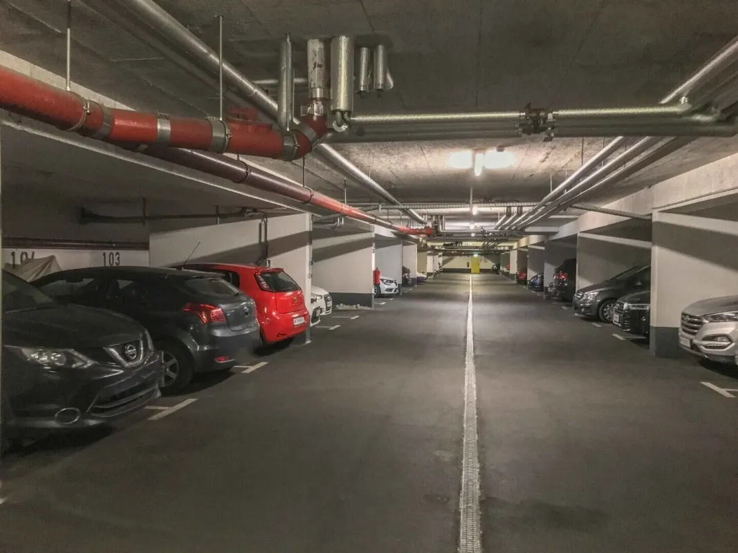 PROVISIONSFREI VOM EIGENTÜMER! TIEFGARAGENPLATZ NÄHE U6 PERFEKTASTRASSE - STIPCAKGASSE 18-22! - Bild 1