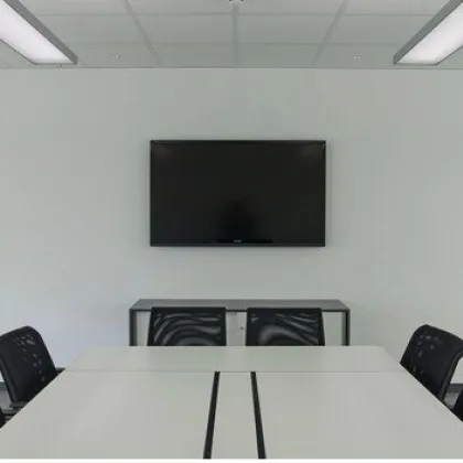 Frisch saniertes Büro bei Auhofcenter mit Parkplätzen - Halbgeschossig anmietbar - Bild 3