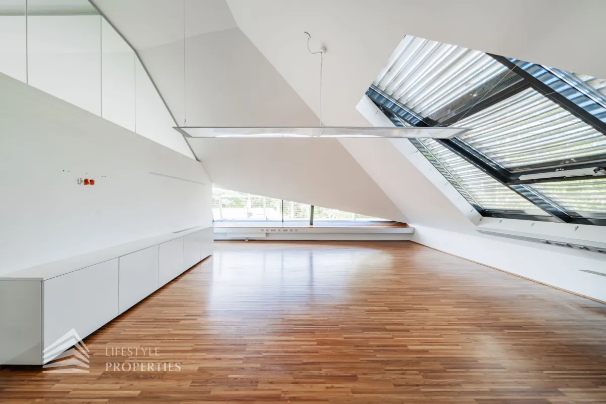 Generalsaniertes 5-Zimmer Büro mit Balkon, Nähe Schloss Belvedere - Bild 1