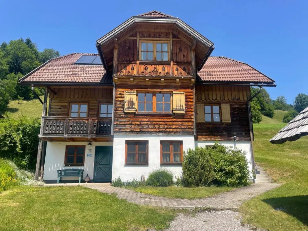 Wohnhaus mit herrlichem Grimmingblick, voll unterkellert, Garage - Bild 1