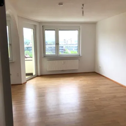 K3 - WUNDERSCHÖNE TOP SANIERTE EIGENTUMSWOHNUNG, Bestlage Spitalberg, neuwertig, Südbalkon mit wunderbarem Ausblick auf Klagenfurt und die Karawanken. - Bild 3