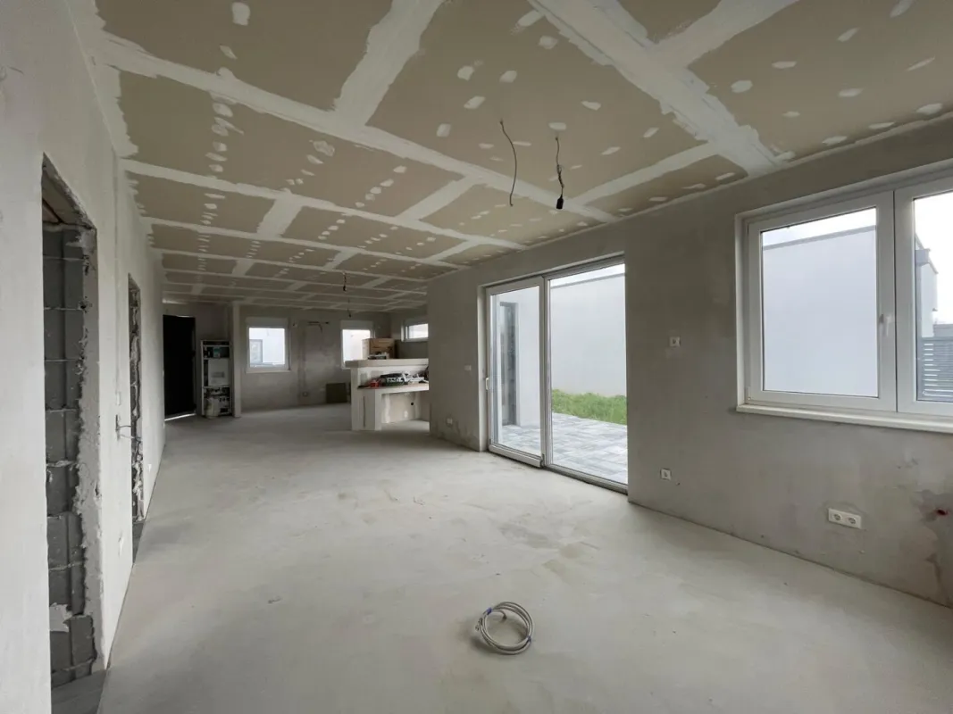 Hochmodernes Seehaus, Bungalow, 3 Zimmer, mit Garten und Terrasse, nur 4 Gehminuten vom Neufelder See entfernt - Bild 1