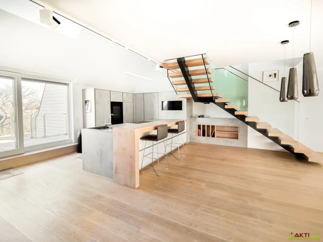 Exklusives Penthouse mit 145 m² Terrassen und Panoramablick im eleganten Hietzing. Inkl. Liftzugang und Tiefgarage. - Bild 1