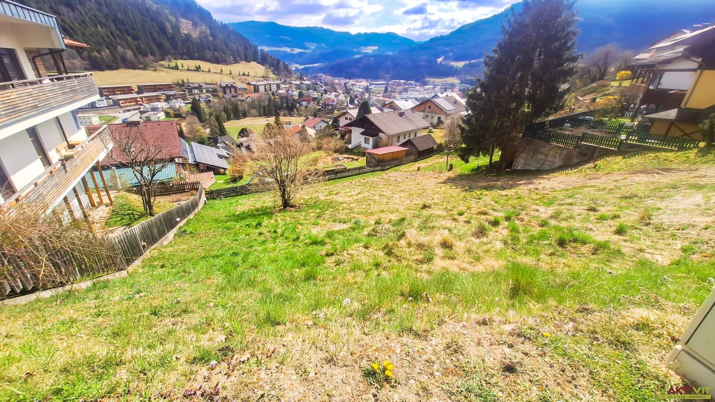Sonniges Baugrundstück in Hanglage mit Panoramablick über Murau. - Großes Baupotential. - Bild 1