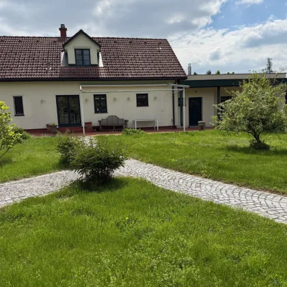 Rarität im Wienerwald: entzückendes Landhaus mit Pferdehof, 9.000 qm Grund, 15 km von der Wiener Stadtgrenze an der A1 - Bild 3