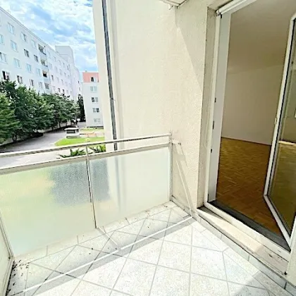 NEUER PREIS! PROVISIONSFREI! 1-ZIMMER WOHNUNG MIT LOGGIA IN DER FORSTHAUSGASSE 16! - Bild 2