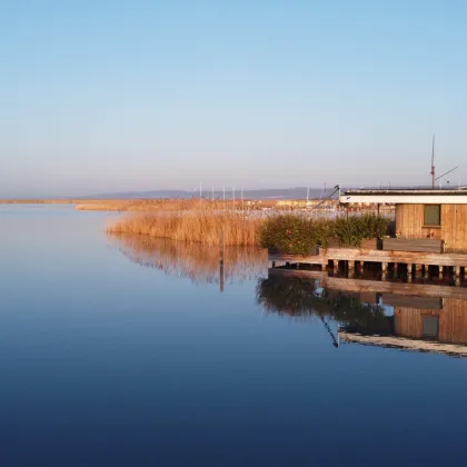 | EINZIGARTIGES LUXUS-SEEHAUS IN ALLEINLAGE DIREKT AM SEE | VOLL-MÖBLIERT | SÜDWESTSEITIG - Bild 2
