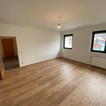 !PROVISIONSFREI! NEU SANIERTE - 3 - ZIMMERWOHNUNG - Bild 2