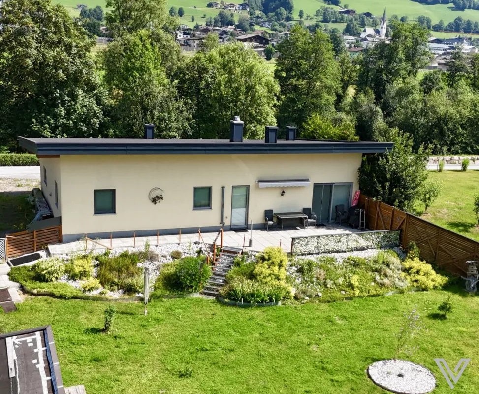 Wohnhaus mit Terrasse und großem Garten in schöner Lage - Bild 1