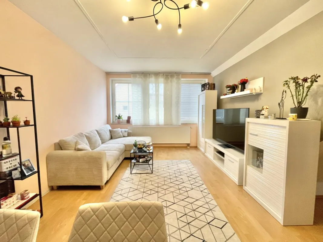 ***Attraktive 3-Zimmer-Dachgeschosswohnung mit ca. 71 m² und Garagenplatz in Korneuburg – in Top-Lage*** - Bild 1