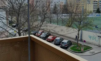 Besonderheit! Charmante Altbauwohnung mit Balkon westseitig!