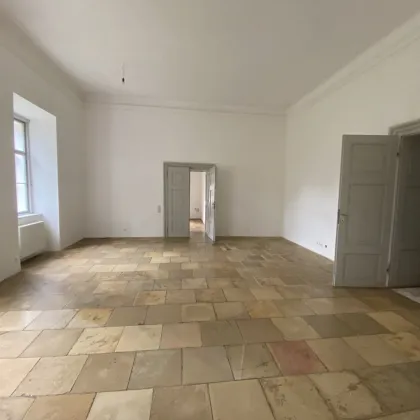 Herrschaftliches Wohnen im Schloss 138 m² 4 Zimmer Warmmiete! - Bild 2