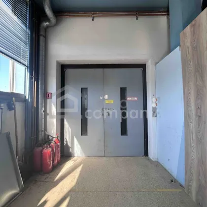 Attraktives (Gewerbe-)Lager mit Lastenlift, Büro und Parkplätze (OG, 234qm) - Bild 2