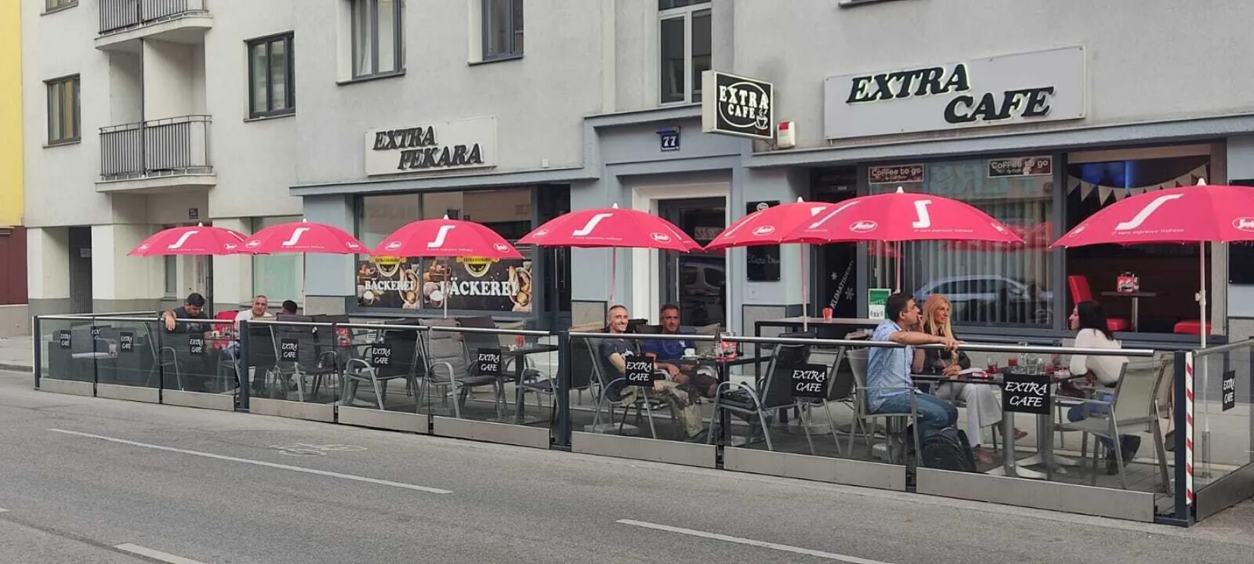 Charmantes Cafe/Bar + Bäckerei + komplett Küche für Catering mit großen Schanigarten 52 Sitzplätze - Bild 1