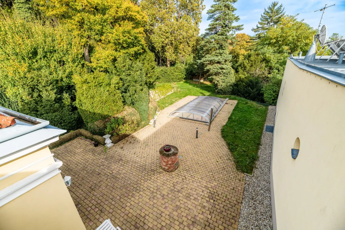 Exklusive Villa in begehrter Lage | Grundstücksfläche ca. 3.718m2 - Bild 1