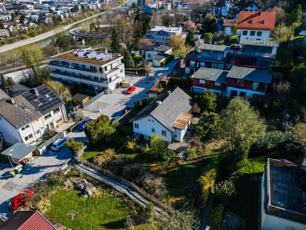 Wohnen im Grünen am Mentlberg mit Altbestand zu verkaufen - Bild 1