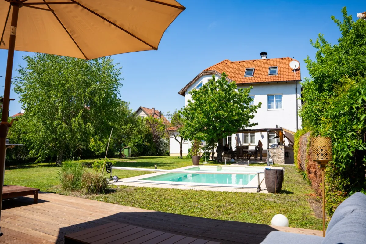 Traumhaftes Anwesen mit Gartenparadies und Pool-Oase in bester Ruhelage an der oberen Alten Donau - Bild 1