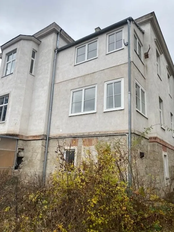 Attraktives Zinshaus in grüner Ruheoase mit tollen Garten - Bild 1