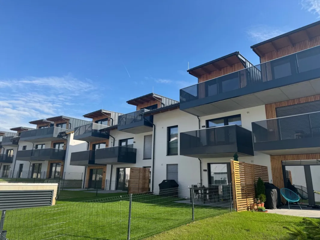 ERSTBEZUG | Sonnige 3 Zimmer Wohnung mit 101 m2 Wohnfläche u. 2 TG Plätzen | Hallwang - Bild 1