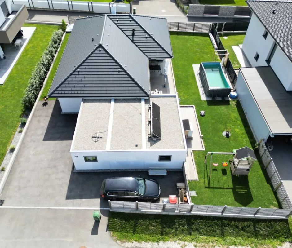 Bungalow in Aurach am Hongar: 4 Zimmer, Garage & viel Platz ! - Bild 1