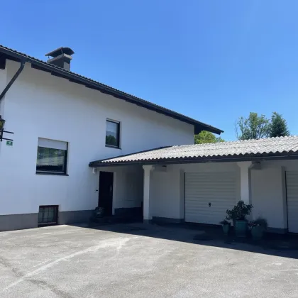 Stilvolles Anwesen mit weitläufigem Grundstück und Doppelgarage - Bild 3