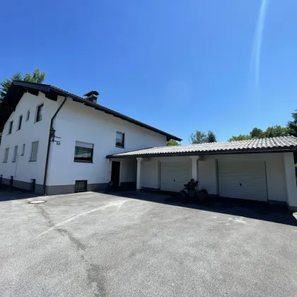 Stilvolles Anwesen mit weitläufigem Grundstück und Doppelgarage - Bild 2