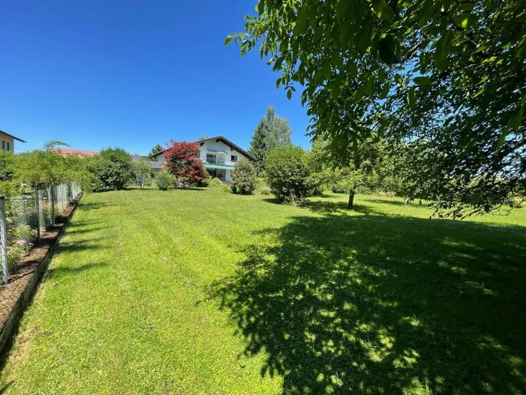 Exklusives Mehrfamilienhaus in Eugendorf mit großem Garten - Bild 1
