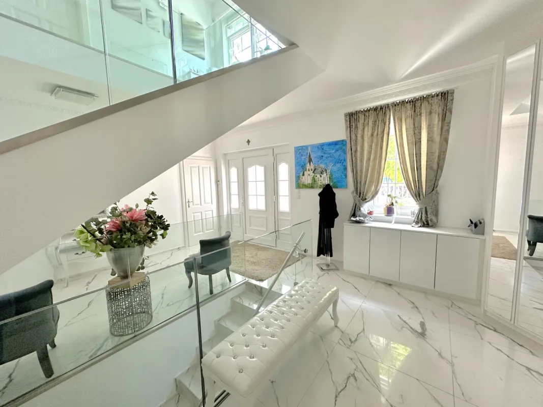 Exklusive Neubauvilla mit Wellnessbereich, Pool & Designer-Ausstattung - Alleinbeauftragt - Bild 1