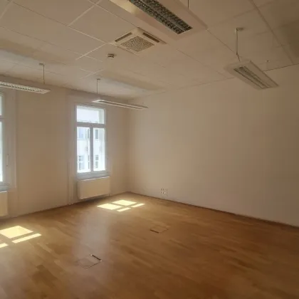 Gekühlter Stil-Altbau bei der Votivkirche - Bild 3